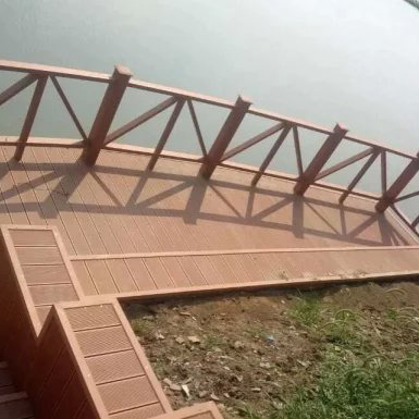 لوحات البوابات الزخرفية المخصصة من البلاستيك الخشبي السور المركب المقاوم للثعالب