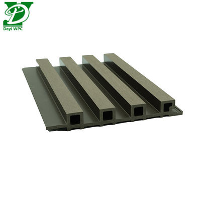 لوحة حائط خارجية من مركب الخشب والبلاستيك (WPC) مقاومة للأشعة فوق البنفسجية والرطوبة ذات سطح حديث على شكل أخدود لتكسية الجدران الخارجية
